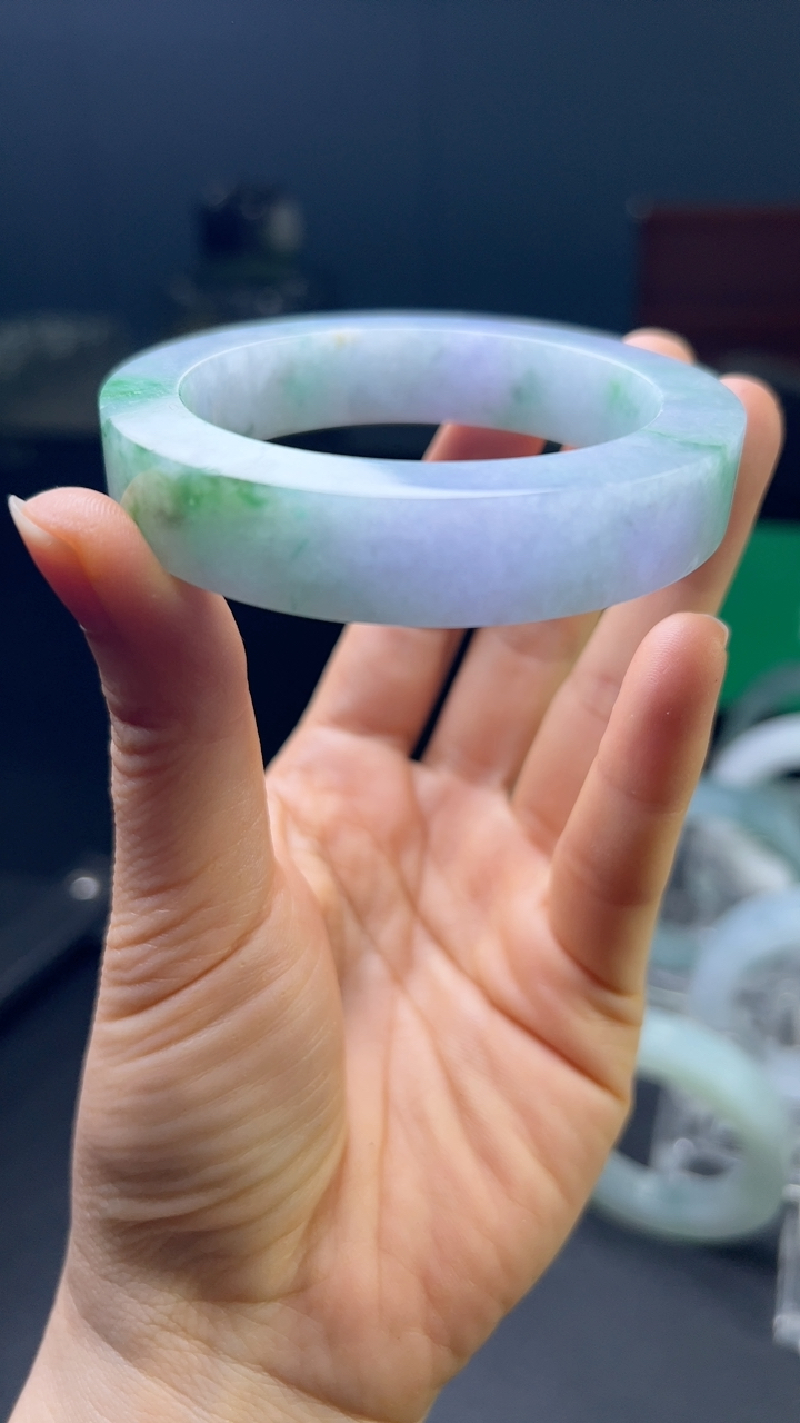 甄选高端翡翠精品手镯