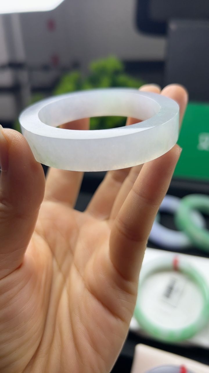 甄选高端翡翠精品手镯