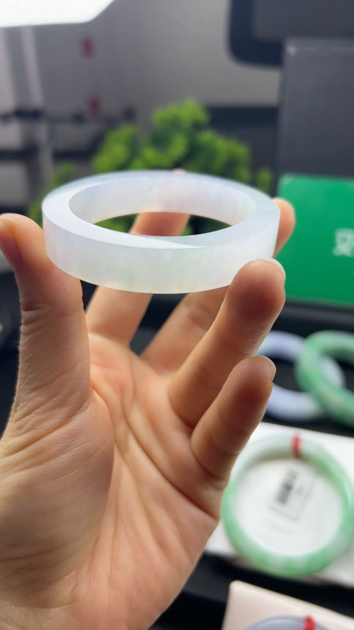 甄选高端翡翠精品手镯