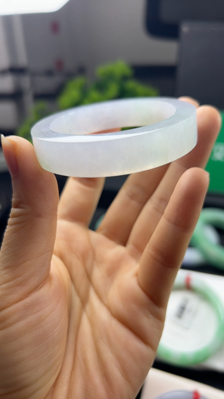 甄选高端翡翠精品手镯