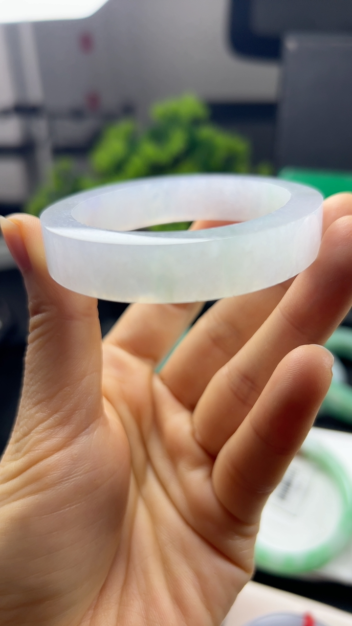 甄选高端翡翠精品手镯