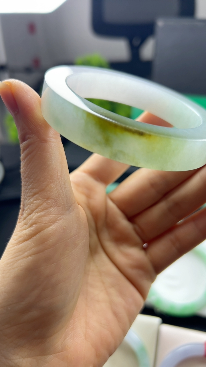 甄选高端翡翠精品手镯