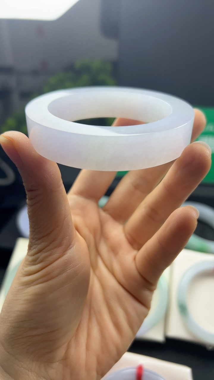 甄选高端翡翠精品手镯轮胎