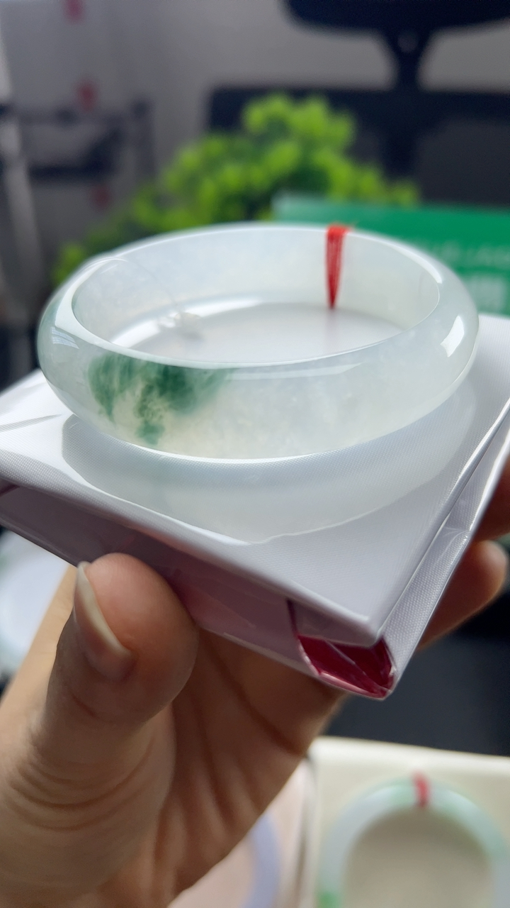 甄选高端翡翠精品手镯